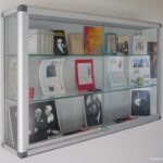 Leonhard-Frank-Schule, Vitrine